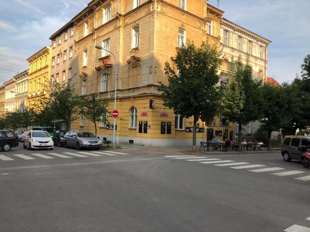 Apatrhostel Brno Брно Экстерьер фото